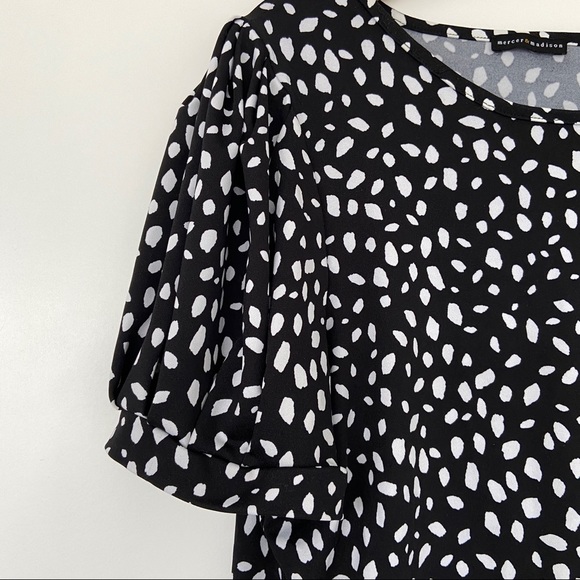 MERCER & MADISON BLACK AND WHITE TOP WITH SPOT PATTERN, PUFFED SLEEVES, LARGE - Picture 3 of 4
